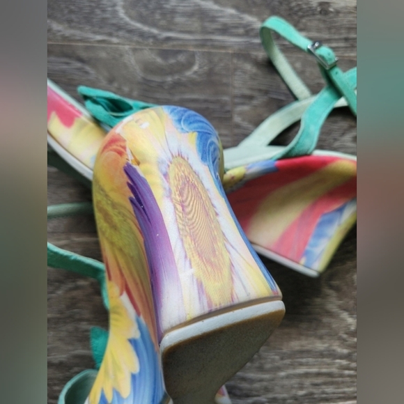 Bravo Browns suede leather wedge sandals in size 7. - Picture 3 of 4